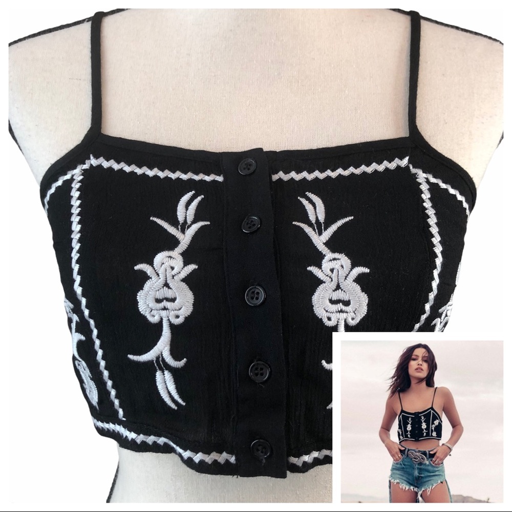 LF Native Rose black/white embroidered crop top 10 NWT